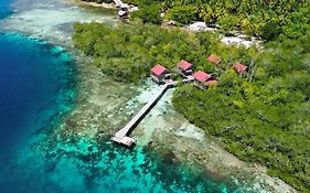 Raja Ampat Blue Sea Villa Besir Exterior photo