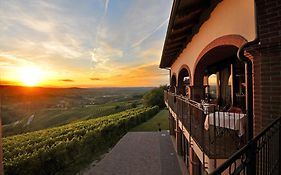 Hotel Tota Virginia Antico Podere Serralunga d'Alba Exterior photo