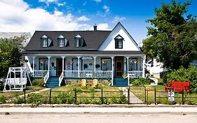 Maison Hovington Bed and Breakfast Tadoussac Exterior photo