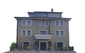 Hotel Serenella Gazzaniga Exterior photo