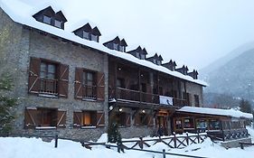 Alberg Les Daines Albergue Espot Exterior photo