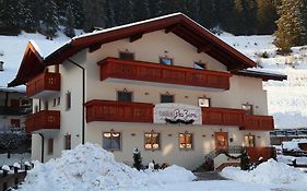 Hotel Garni Pra Fiori Campitello di Fassa Exterior photo