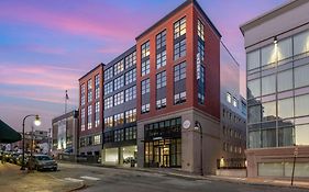 Cambria Hotel Portland Downtown Old Port Exterior photo