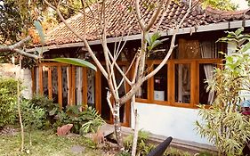 Hotel Yoga Lover Yogyakarta Exterior photo