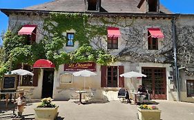 Hotel La Chaumiere De L'Eau Sauvage Villeneuve-sur-Allier Exterior photo