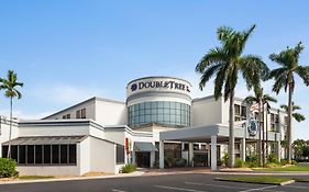 Hotel Doubletree By Hilton Fort Myers At Bell Tower Shops Exterior photo