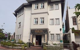 Venezia Suites Hotel Iloilo Exterior photo