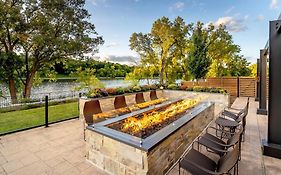 Hotel Courtyard By Marriott Appleton Riverfront Exterior photo