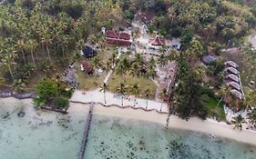 Arys Lagoon Bungalow & Hotel Karimunjawa Exterior photo