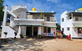 Rithu'S Inn Yelagiri Exterior photo