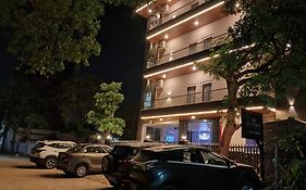 Emerald Suites Greater Noida Exterior photo