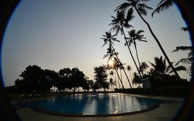 Hotel Laya Beach Wadduwa Exterior photo