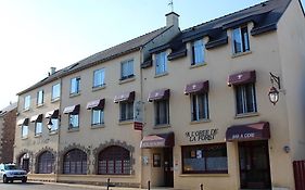 Hotel A l'Orée de la Forêt Campénéac Exterior photo