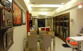 Luxury Condo At Forbeswood Parklane Makati City Room photo