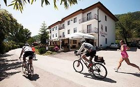 Hotel Pizzeria Mezzolago Pergine Valsugana Exterior photo