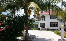 Zanboza Guesthouse La Digue Exterior photo