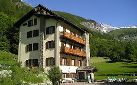 Hotel Mont Gelé Ollomont Exterior photo