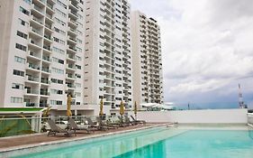 Barcelona Tower Suites Cancún Exterior photo