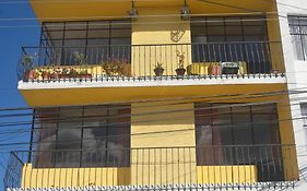 The Quito Guest House con Balcones Amarillos Exterior photo