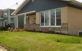 Gite Esprit Follet Bed and Breakfast Baie-Saint-Paul Exterior photo