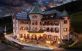 Hotel Ansitz Jakoberhof Ortisei Exterior photo