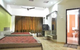 Hotel Sharan Shirdi Exterior photo