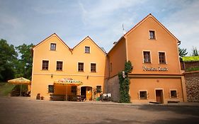 Hotel Penzion Zatisi Mikulov Exterior photo