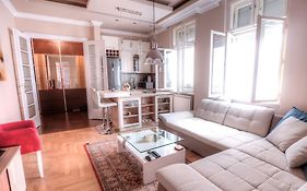 Crown Apartment - Your Royal Stay Belgrado Exterior photo