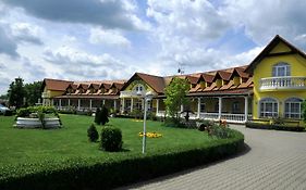 Hotel Zámeček Mikulov Exterior photo