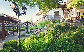 Family Hotel Fenerite Gabrovo Exterior photo