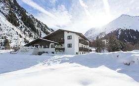 Hotel Natur Residenz Anger Alm - Adults Only Sankt Leonhard im Pitztal Exterior photo