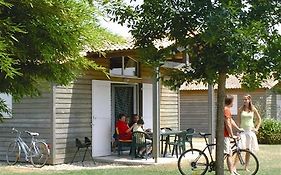 Hotel Lagrange Vacances Port Lalande Castelmoron-sur-Lot Exterior photo