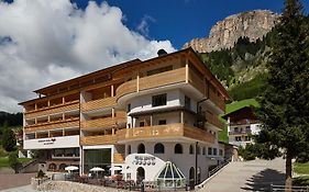 Mountain Hotel Mezdi Colfosco Exterior photo