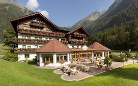 Alpenhotel Badmeister Flattach Exterior photo