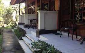 Agung And Sue Watering Hole I Hotel Sanur Exterior photo
