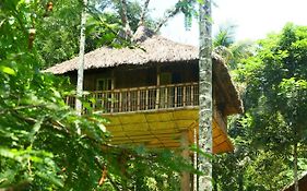 Kalidasa Tree House And Villa Chegāt Exterior photo