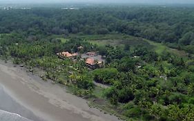 Cocomar Residences & Beachfront Resort Parrita Exterior photo