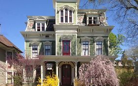 Hudson City Bed And Breakfast Exterior photo