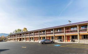 Econo Lodge Inn&Suites Kalispell Exterior photo