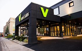 V Hotel & Suites Moncton Exterior photo