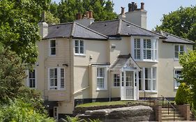 Mount Edgcumbe Bed and Breakfast Royal Tunbridge Wells Exterior photo