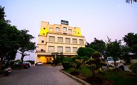 Hotel Majestic Grand Jalandhar Exterior photo