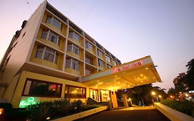 Cama Hotel Ahmedabad Exterior photo