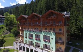 Hotel Stella Montis Campitello di Fassa Exterior photo