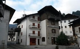 Albergo Meuble Tarandan Forni di Sopra Exterior photo