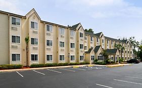 Hometown Inn & Suites Jacksonville Butler Blvd./Southpoint Exterior photo