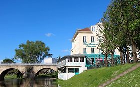 Hôtel L'Esturgeon Poissy Exterior photo