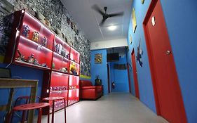 Hero Hostel Kuching Exterior photo