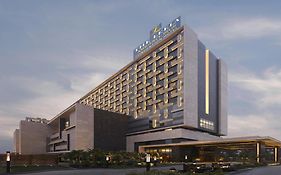 The Leela Ambience Convention Hotel Delhi Nueva Delhi Exterior photo