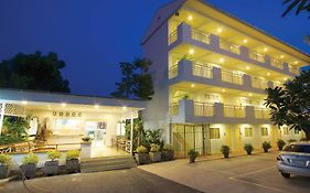 Charn residencia Aparthotel Bangsaen Exterior photo